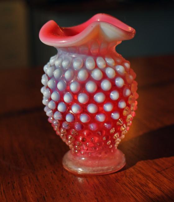 Tiny red Vaseby Christina Jarmolinski